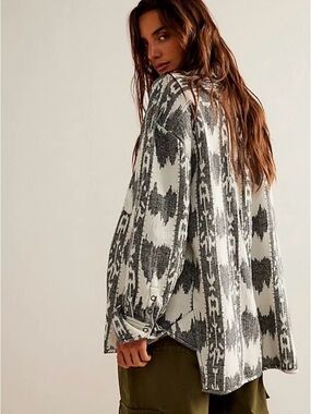 Free People We The Free - Izzie Cargo
Jacquard Shirt   Size medium